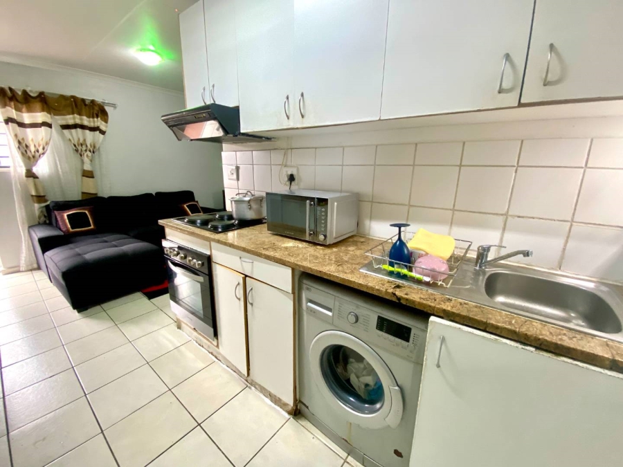 2 Bedroom Property for Sale in Maitland Western Cape